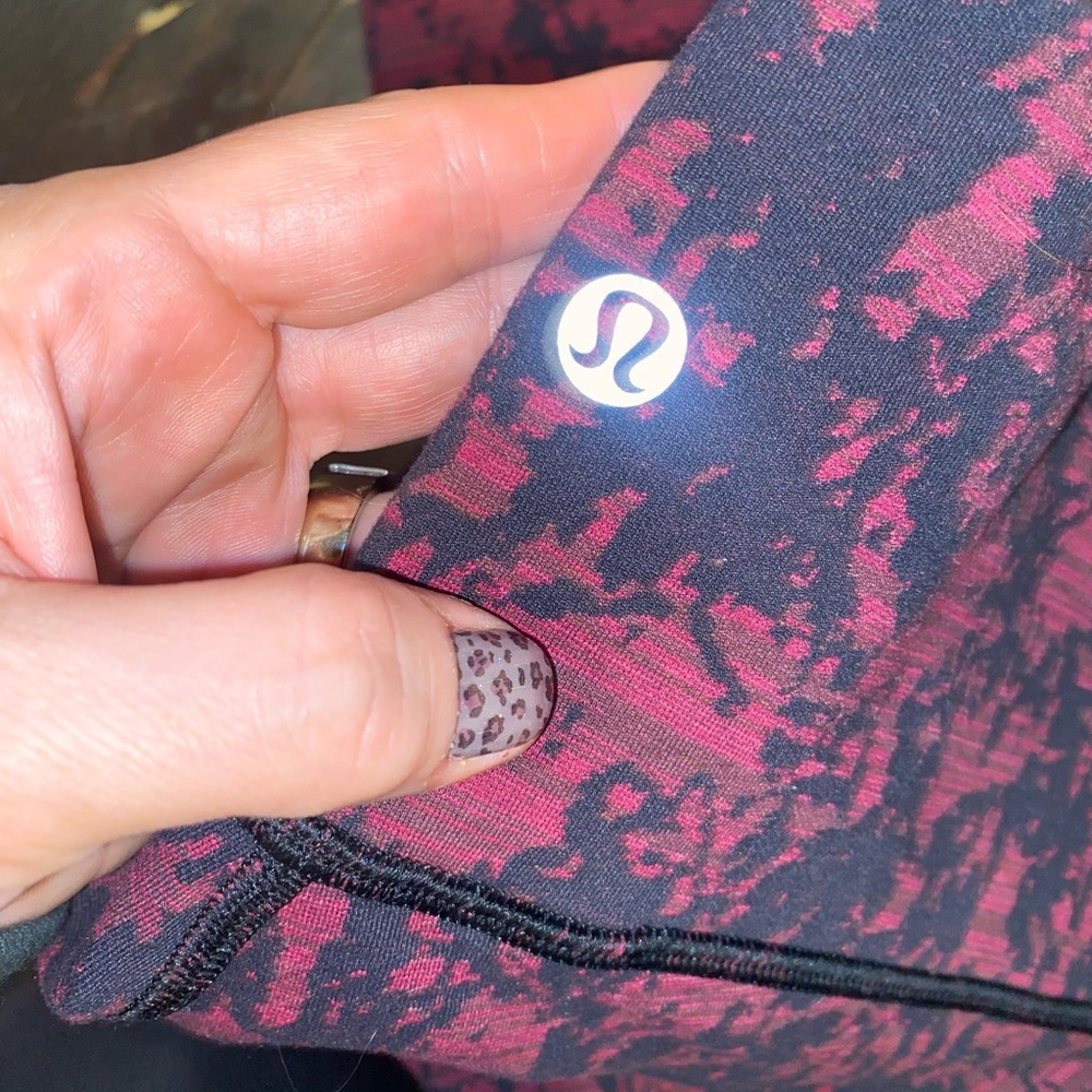 Lululemon Leggings Maroon and black Design - Picture 2 of 3